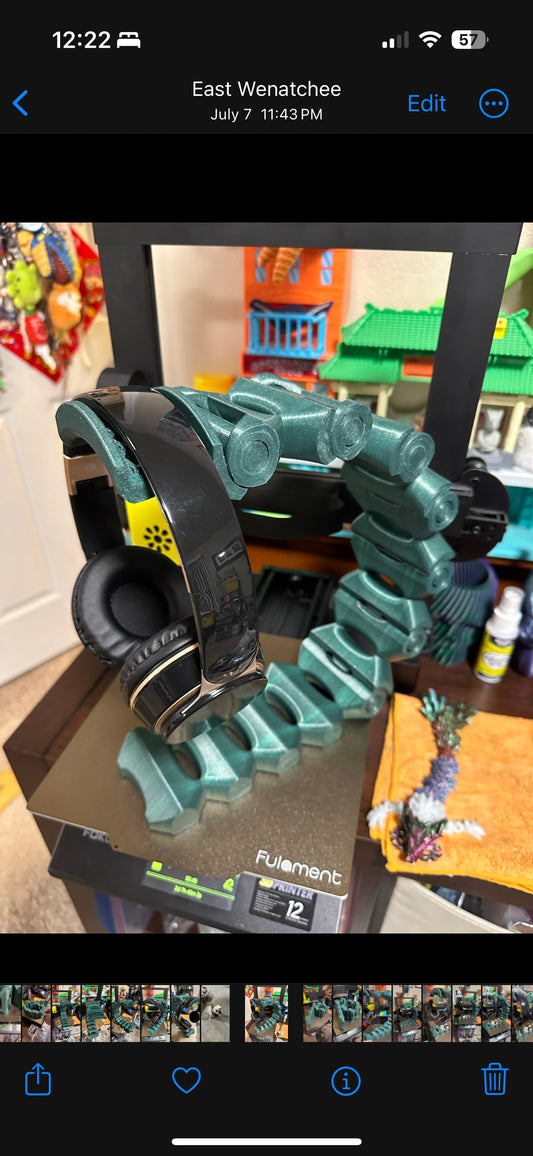 Vertebranium Headphone Stand